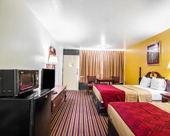 Room, 2 Queen Beds, Smoking
