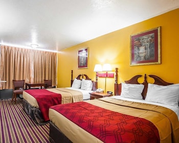 Room, 2 Queen Beds, Smoking