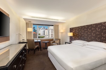 Premium Room, 1 Queen Bed (Pool Access)