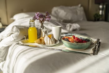Club Room, 1 Queen Bed