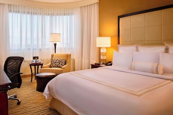 Room, 1 King Bed (Mobility Accessible, Tub)