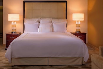 Room, 1 King Bed (Mobility Accessible, Tub)