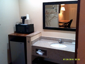 Standard Room, 1 Queen Bed