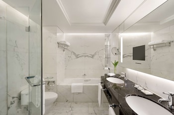 Valley Wing Grand Diplomat Suite King
