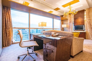 Valley Wing Diplomat Suite