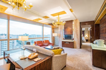 Valley Wing Diplomat Suite