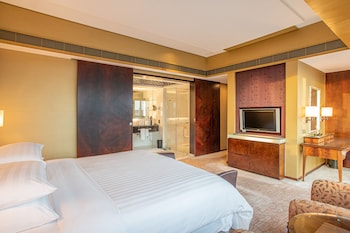 Valley Wing Diplomat Suite