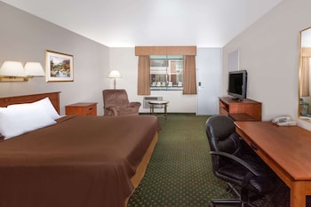 Standard Room, 1 King Bed