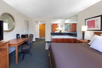 Suite, 1 King Bed, Non Smoking