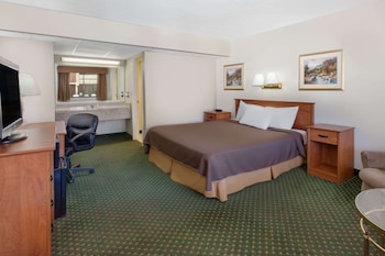 Standard Room, 1 King Bed