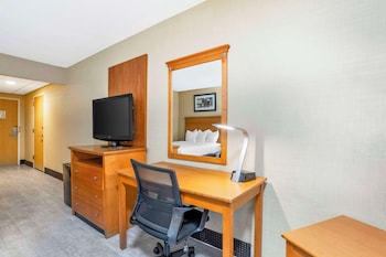 Standard Room, 2 Queen Beds, Accessible, Bathtub
