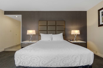 Superior Room, 1 King Bed, Non Smoking, Balcony