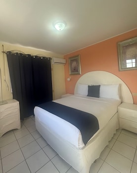 Standard Room, 1 Queen Bed, City View