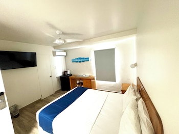 Standard Room, 1 Queen Bed, Sea View