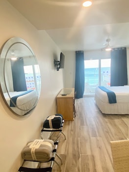 Studio Suite, 1 Queen Bed, Balcony, Sea View
