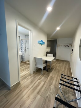 Studio Suite, 1 Queen Bed, Balcony, Sea View