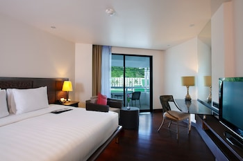 Room, 1 King Bed, Pool View