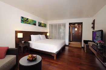 Room, 1 King Bed, Pool View
