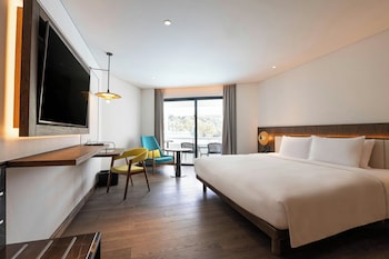 Premium Room, 1 King Bed