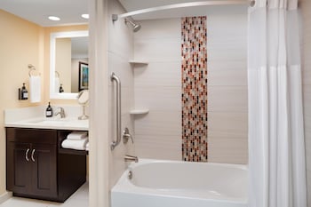 Room, 1 King Bed, Accessible (Hearing)