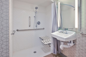 Room, 1 King Bed, Accessible (Comm, Mobil, Roll Shwr)