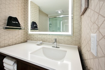 Standard Room, 1 King Bed, Accessible (Communications)