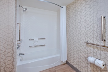 Standard Room, 1 King Bed, Accessible (Comm, Mobility, Access Tub)