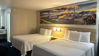 Room, 2 Queen Beds, Non Smoking