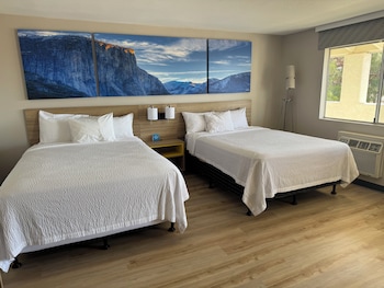 Premium Suite, 2 Queen Beds, Non Smoking