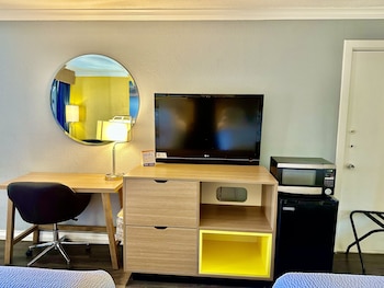 Room, 2 Double Beds, Accessible, Bathtub