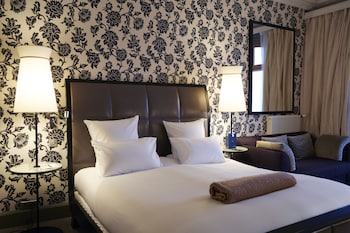 Deluxe Room, 1 Queen Bed, Balcony, Sea View