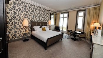 Deluxe Room, 1 Queen Bed, Balcony, Sea View