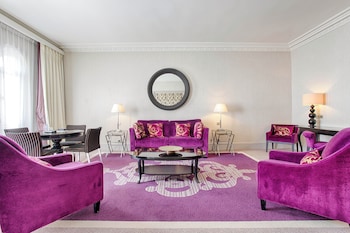 Suite Victoria Vue Jardin (1 très grand lit et 1 canapé-lit, vue jardin)