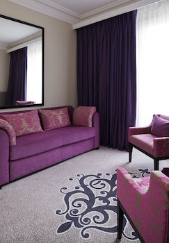 Family Room, 1 King Bed with Sofa bed, Sea View