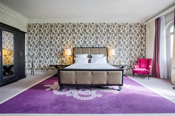 Suite Victoria Vue Jardin (1 très grand lit et 1 canapé-lit, vue jardin)