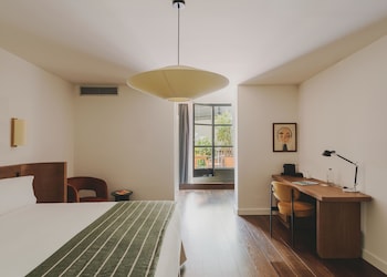 Gallery Room (terrace 3 pax)