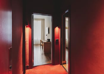 Family Room, Connecting Rooms, City View (for 5)