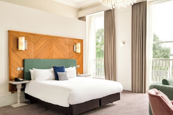 Suite, 1 King Bed with Sofa bed