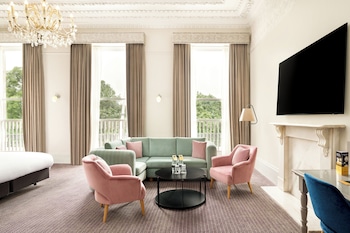 Suite, 1 King Bed with Sofa bed
