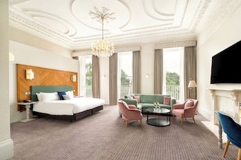 Suite, 1 King Bed with Sofa bed