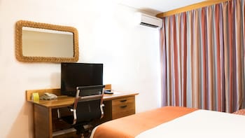 Suite, 1 King Bed, Balcony