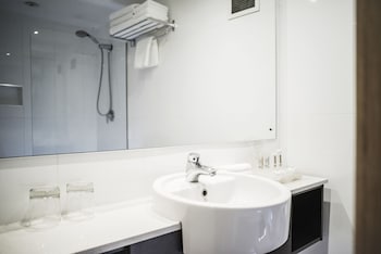 Suite, 2 Queen Beds, Balcony