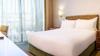 Suite, 1 King Bed, Garden View