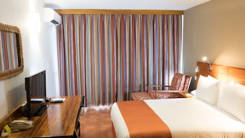 Suite, 1 King Bed, Balcony
