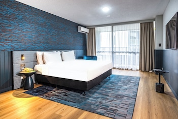 Suite, Balcony