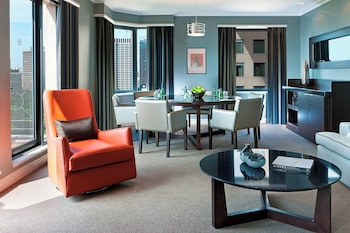 Deluxe Suite, 1 King Bed, Terrace
