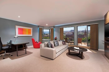 Executive Suite, 1 King Bed, Terrace, Corner