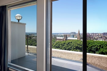 Executive Suite, 1 King Bed, Terrace, Corner