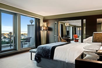 Deluxe Suite, 1 King Bed, Terrace