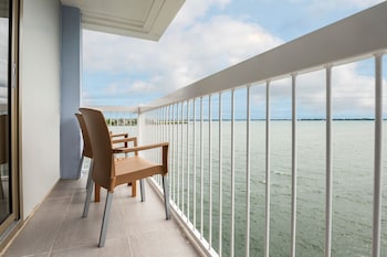 Standard Room, 1 King Bed with Sofa bed, Balcony, River View